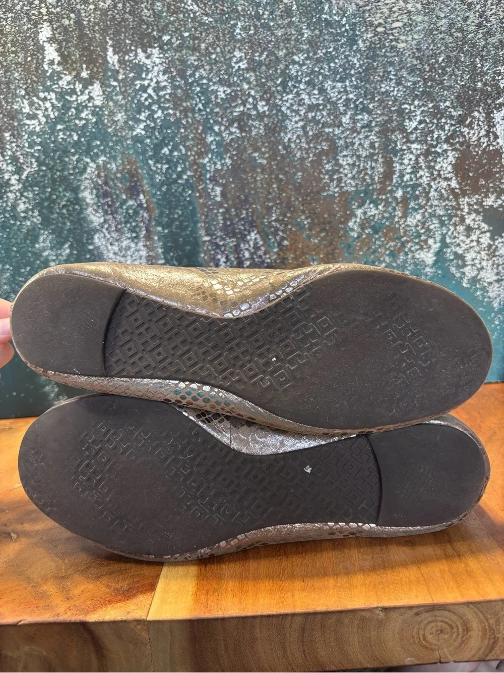 Tory Burch Late 2000’s Classic Metallic Silver Snakeskin Ballet Flats Sz 11 GUC